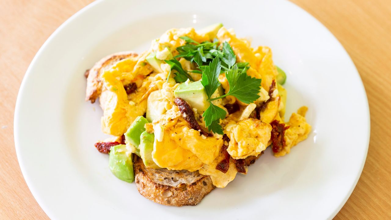 Avocado Scrambled Eggs (V)