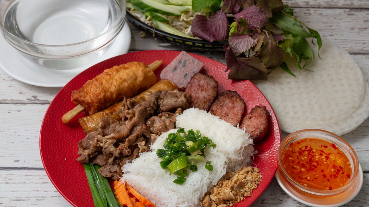 Combination Steamed Fine Rice Vermicelli Cakes (Self Wrap)