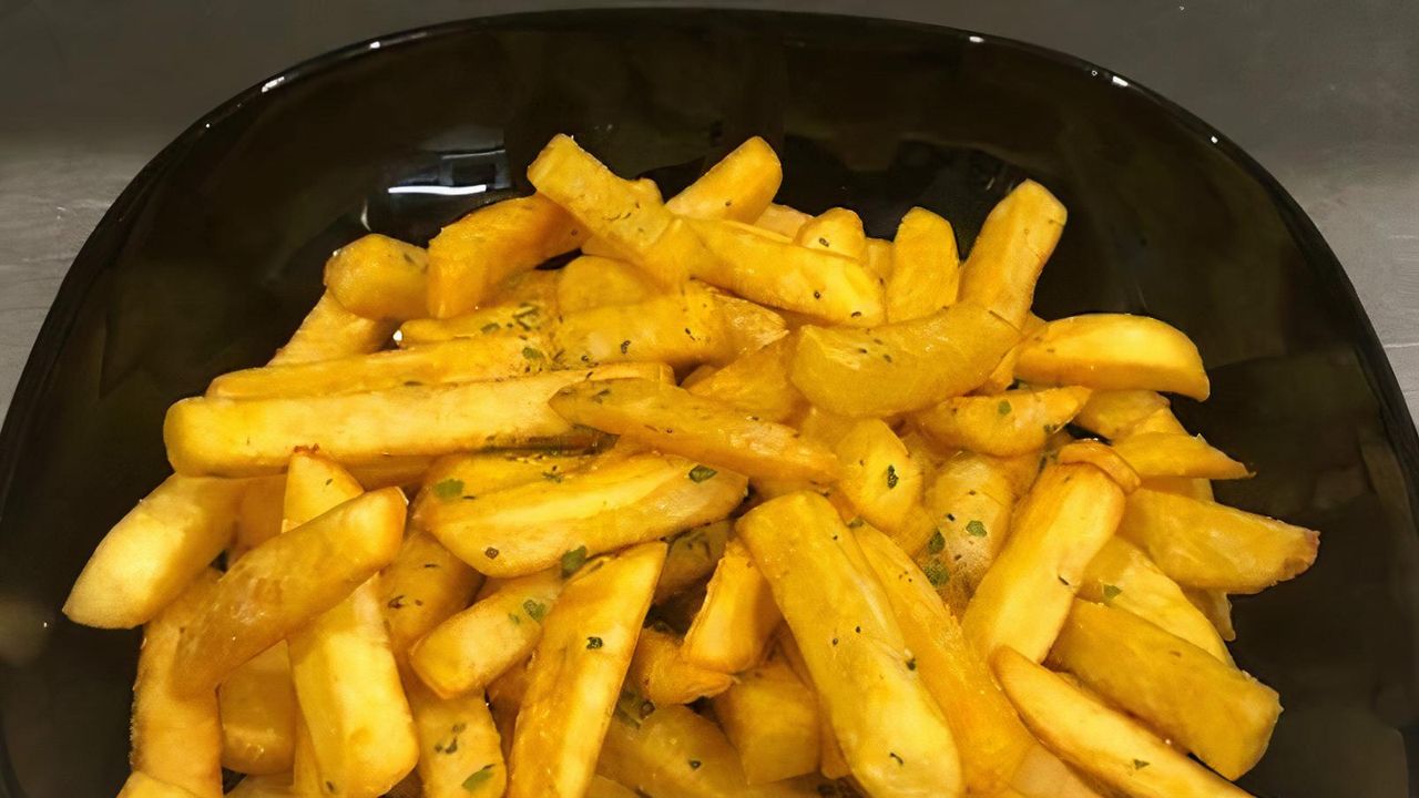Large Chips & Sauce