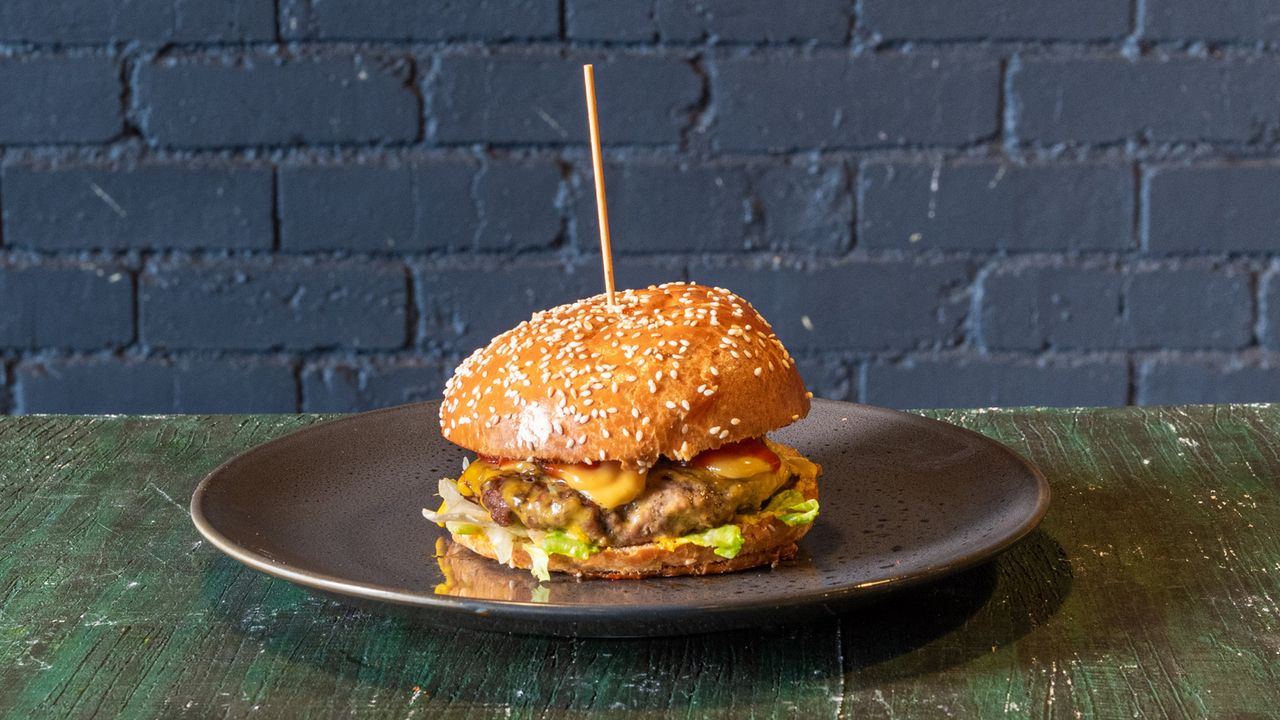 The Howdy Cheeseburger