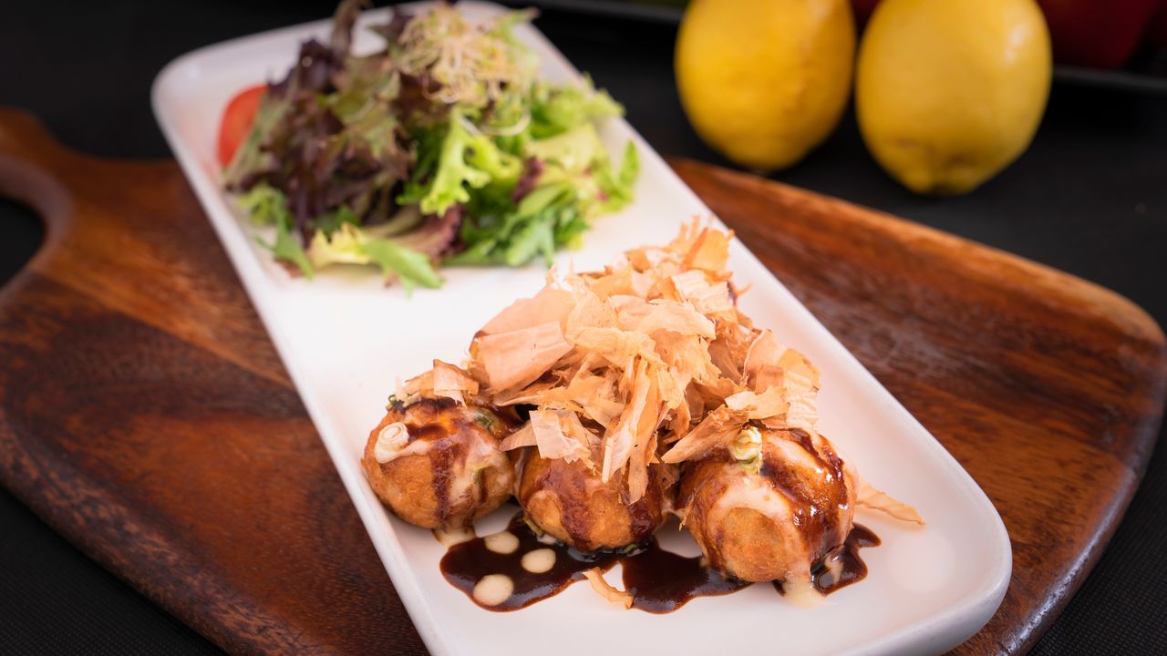 Takoyaki Salad (6 Pieces)
