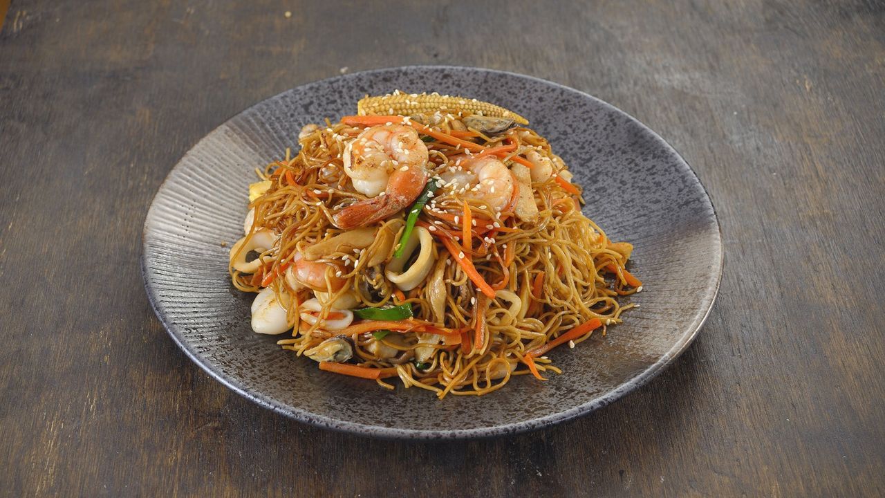 607 Wok Fried Egg Noodles with Prawn & Mixed Seafood