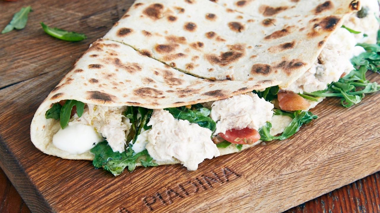 Tuna, Mozzarella, Tomato, Rocket