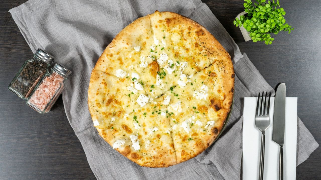 Cheesy Garlic Pizza