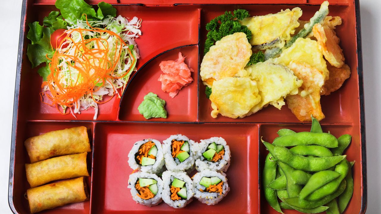 Vegetarian Box (Choice of Vegetable Tempura or Teriyaki Tofu)