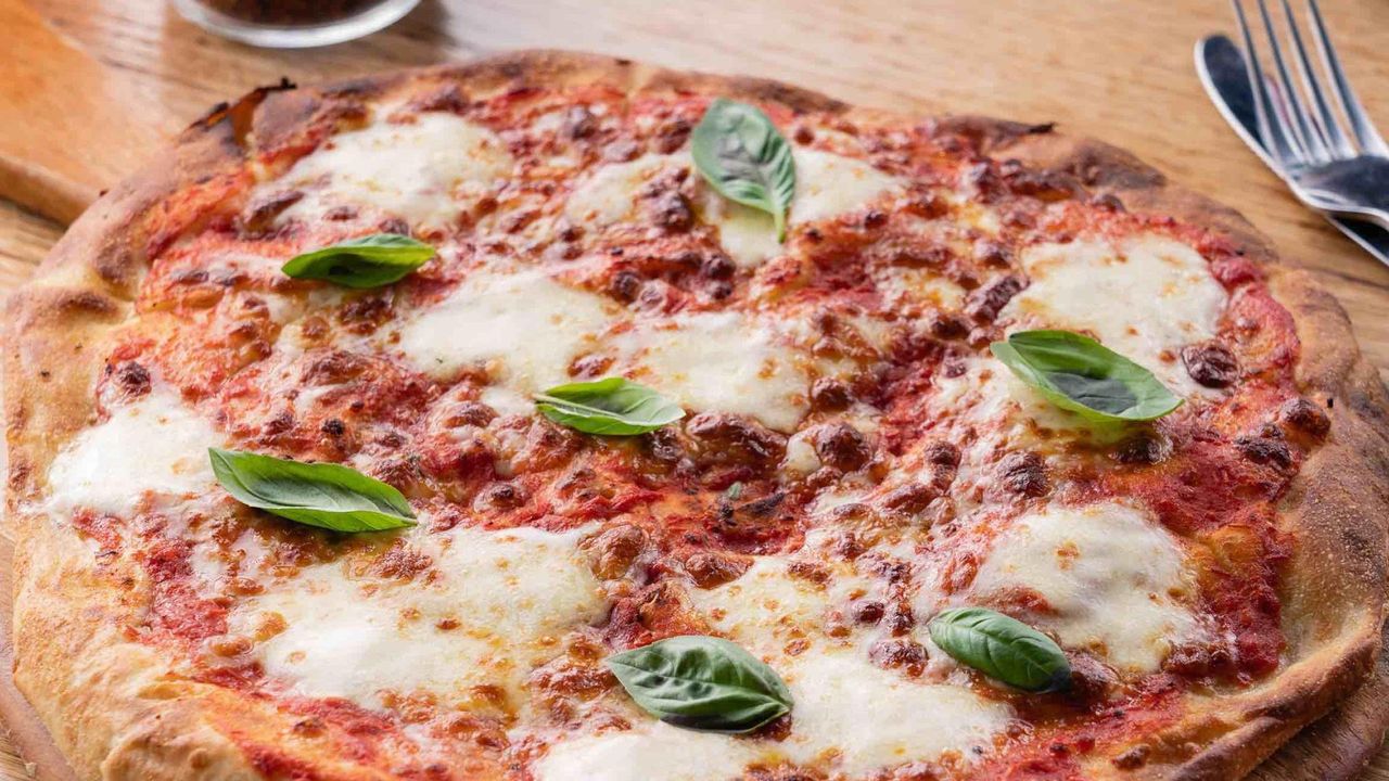 Classic Margherita Pizza