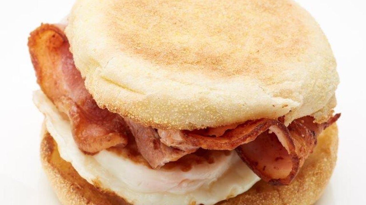 Crispy Bacon, Cheese & Egg English Muffin Sandwich