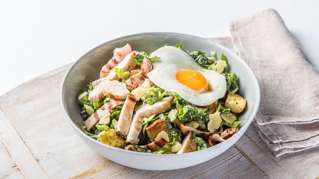 Chicken Caesar Salad (2960 kJ)
