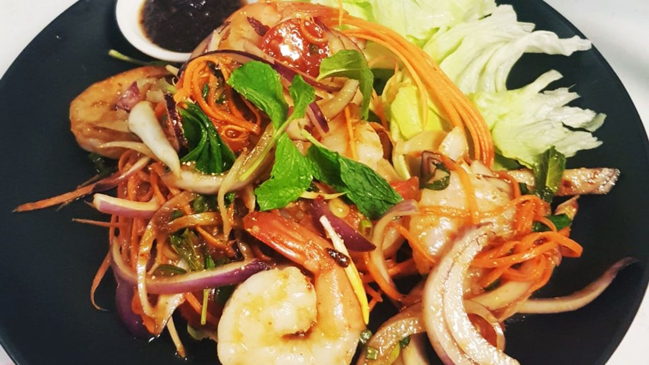 Yum Prawn & Chilli Jam Salad