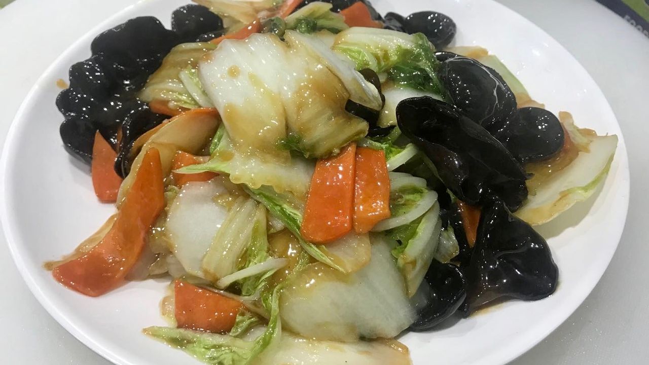 Stir Fried Chinese Cabbage with Black Fungus