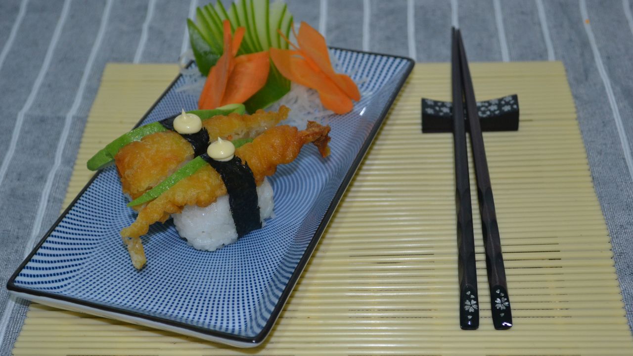 Tempura Prawn & Avocado (2pc)