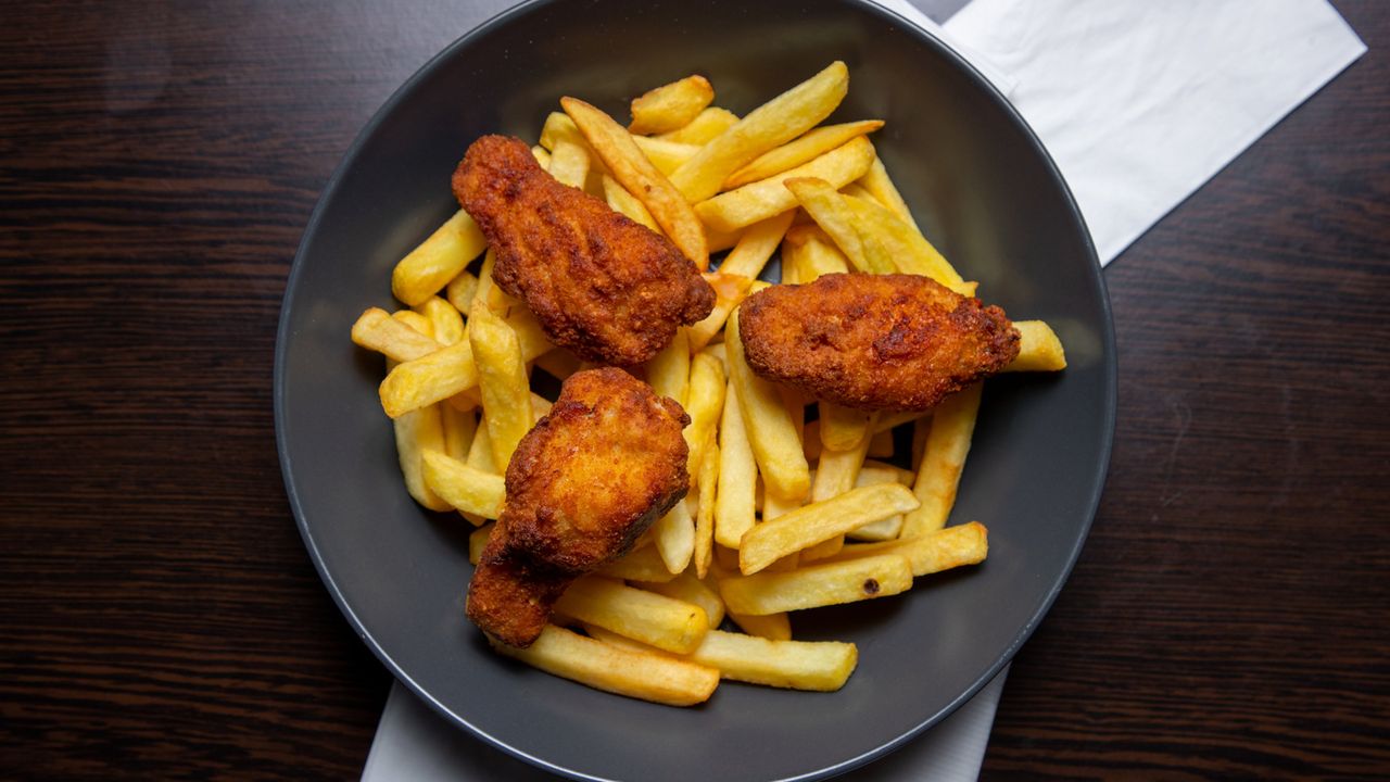Chicken Wings & Chips