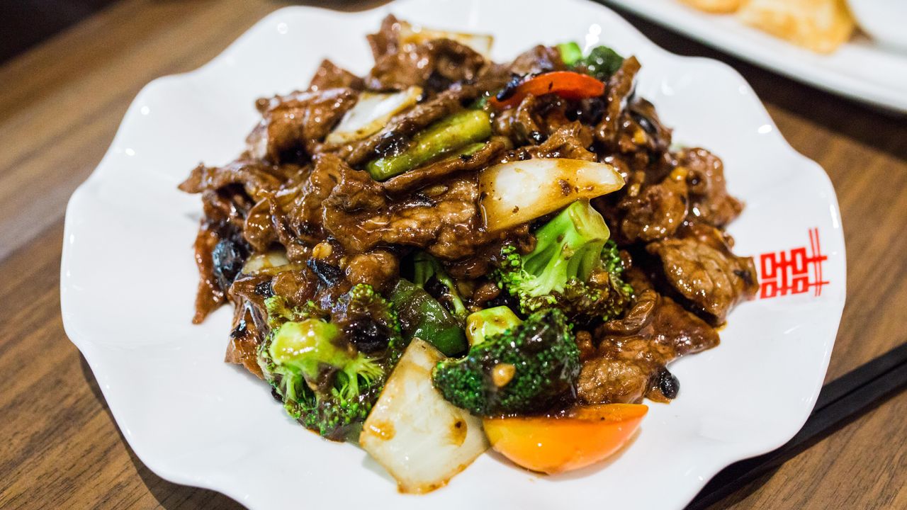 303 Stir-fried Sliced Beef in Black Bean Sauce