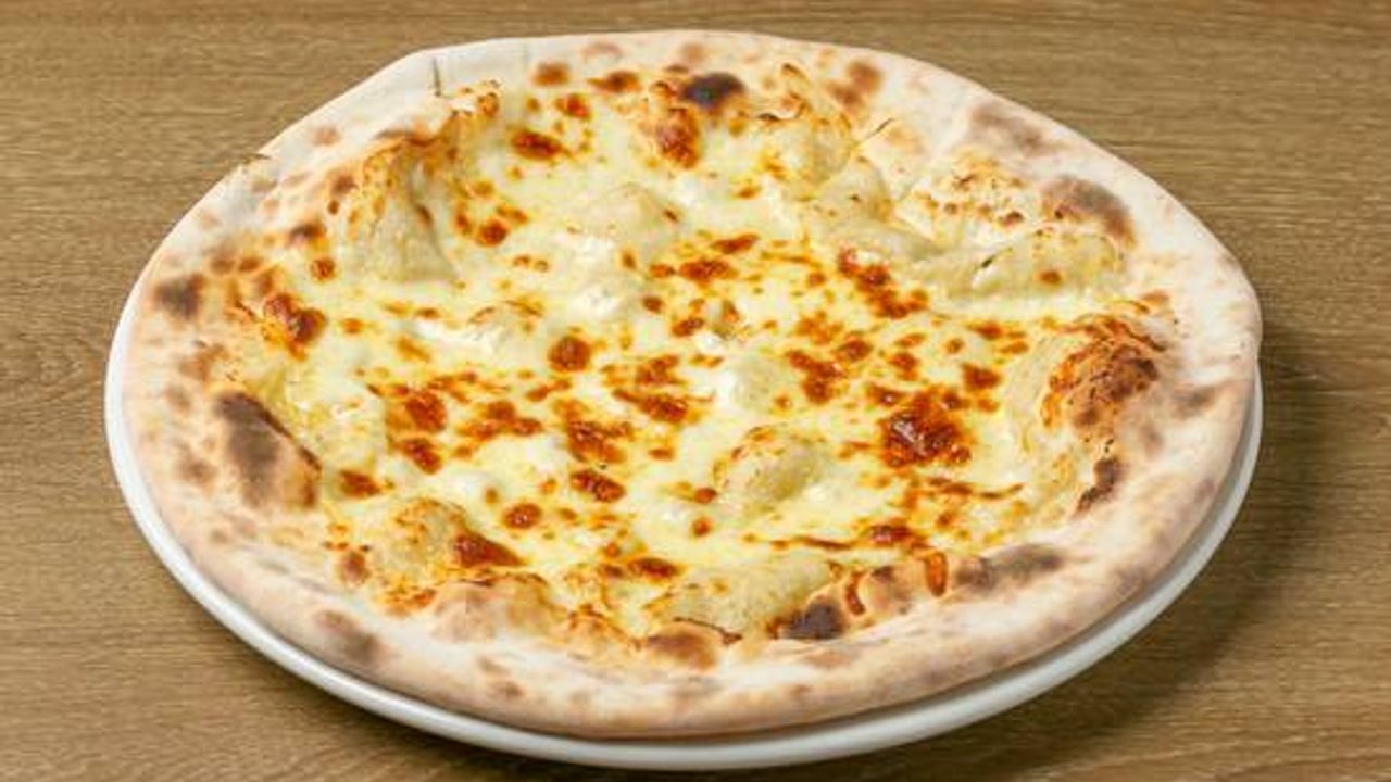 Garlic and Cheese Pizza (V)