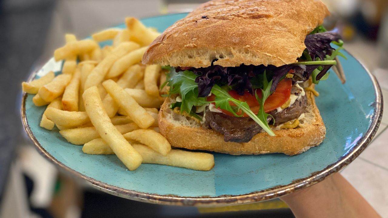 Steak Sandwich with Chips