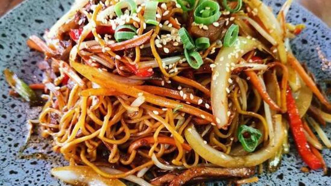 Duck Fried Noodle (750ml) 鴨絲炒麵