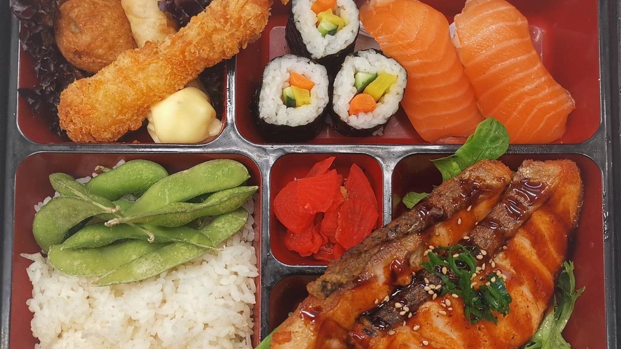 EO7. SALMON BENTO
