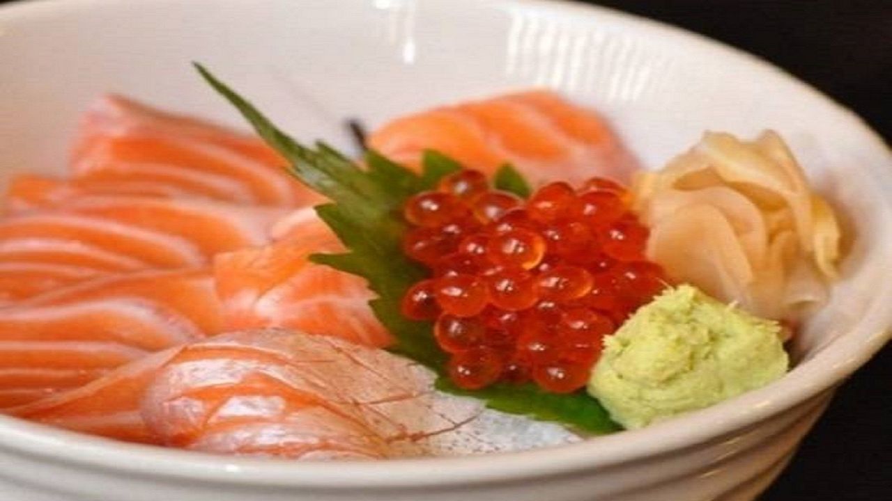 Salmon Sashimi Don