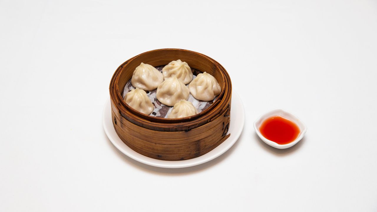 Shanghai Juicy Pork Dumplings (6pcs)