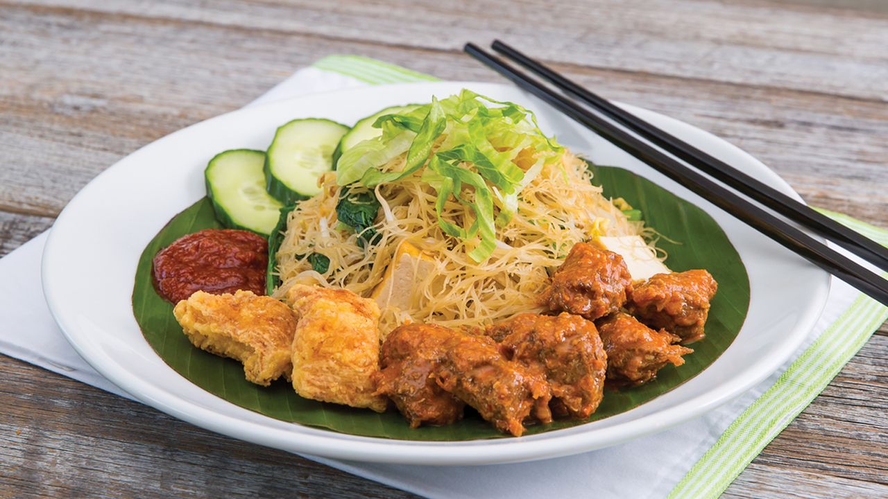 V05. Vegetarian Fried Mee Hoon with Curry Mutton and Egg