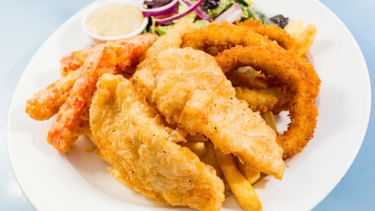 (Seafood Basket) 2 Fish Cocktails, 2 Crab Stick, 3 Calamari, Chips