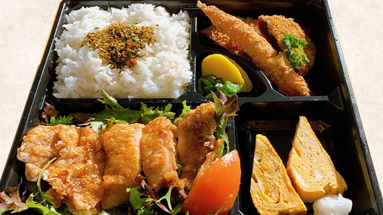 Delux ChickenTeriyaki Sauce Bento