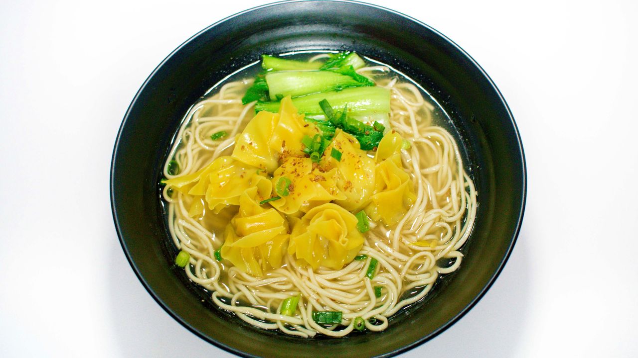 D6, Pork & Prawns Wonton With Homemade Noodle (10 Pcs) /云吞面（汤面/捞面) Soup / Dry)