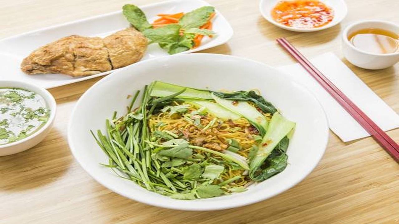 Stir fried noodles with crispy chicken.