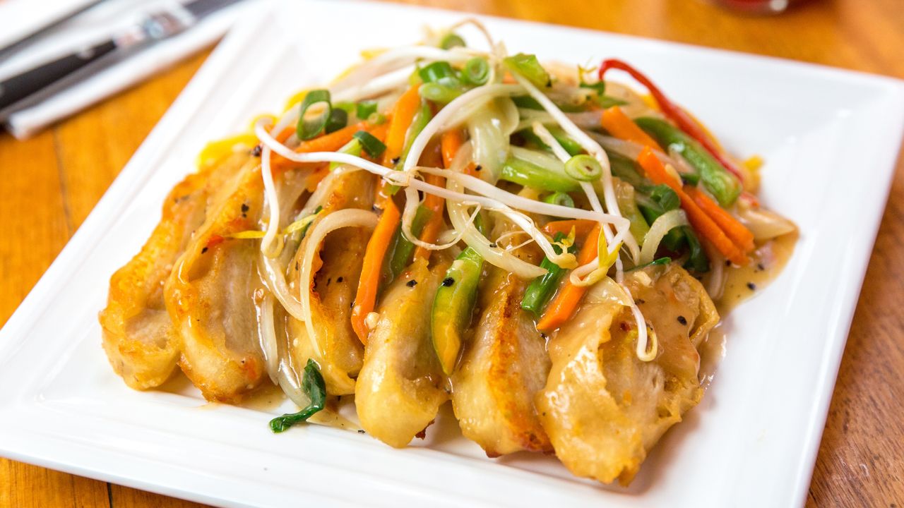 15. Honey & Black Pepper Crispy Chicken Noodles