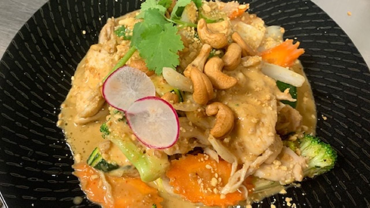 Pad Param ( Peanut Sauce)