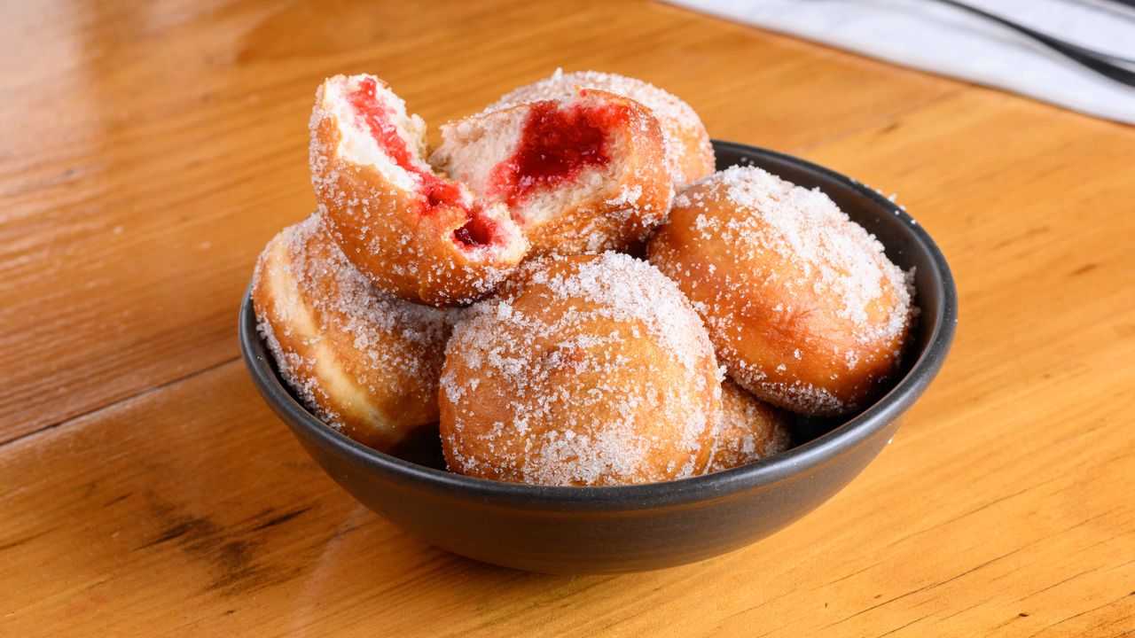 6 TRADITIONAL JAM DOUGHNUTS