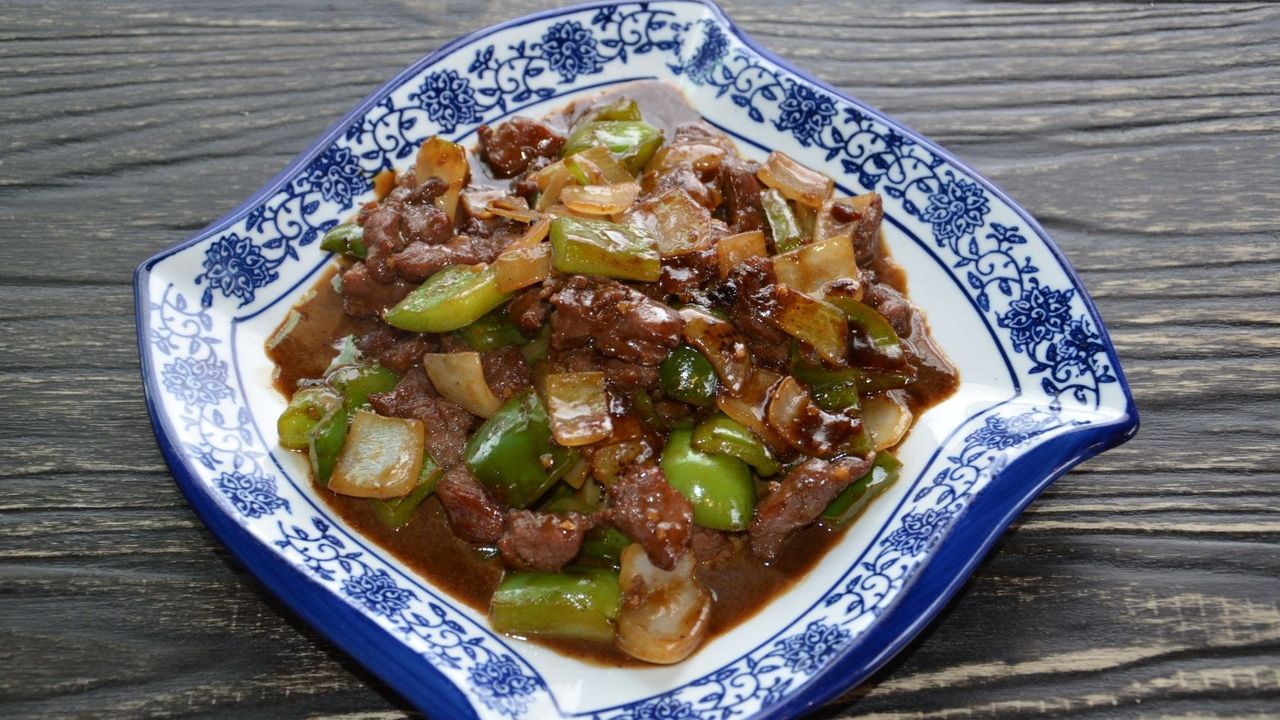 Seared Beef Cubes with Onions & Capsicum