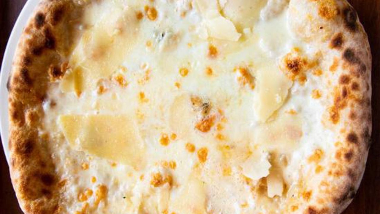 Quattro Formaggi Pizza