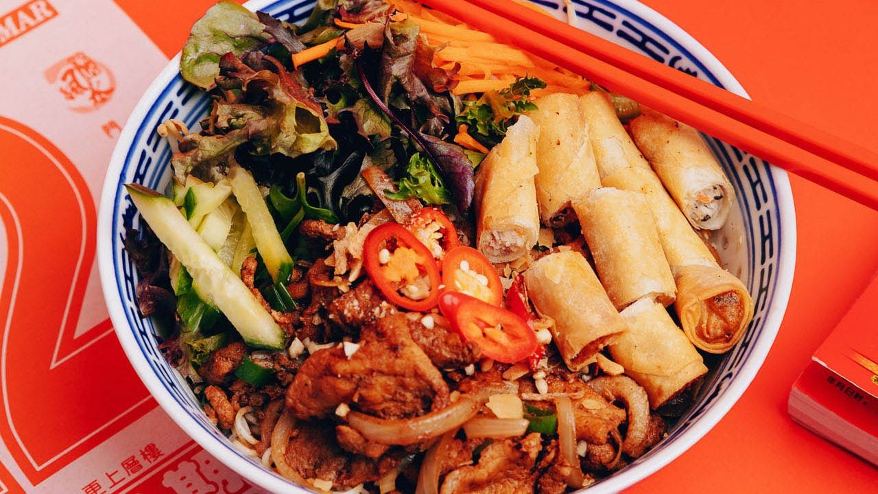 Vermicelli Chicken & Springrolls