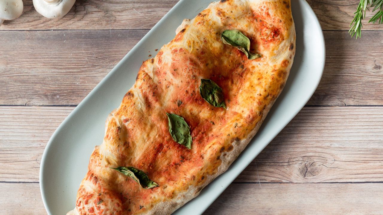 Red Calzone (v)