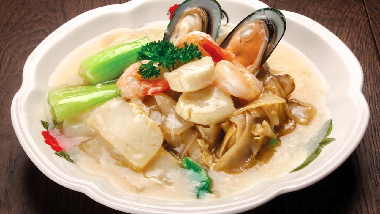 N9 Stir Fried Flat Noodles with Egg Gravy