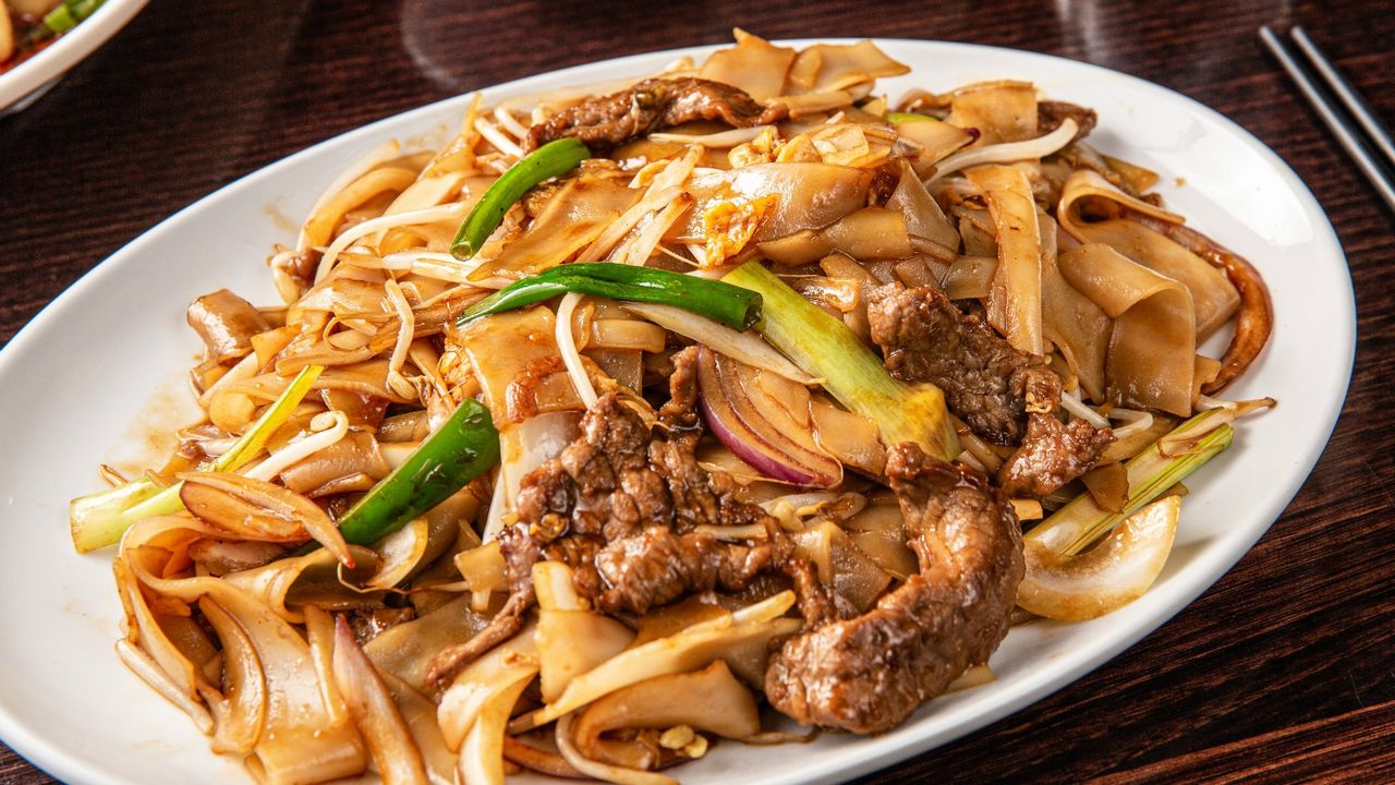 FN05. Fried Flat Noodles