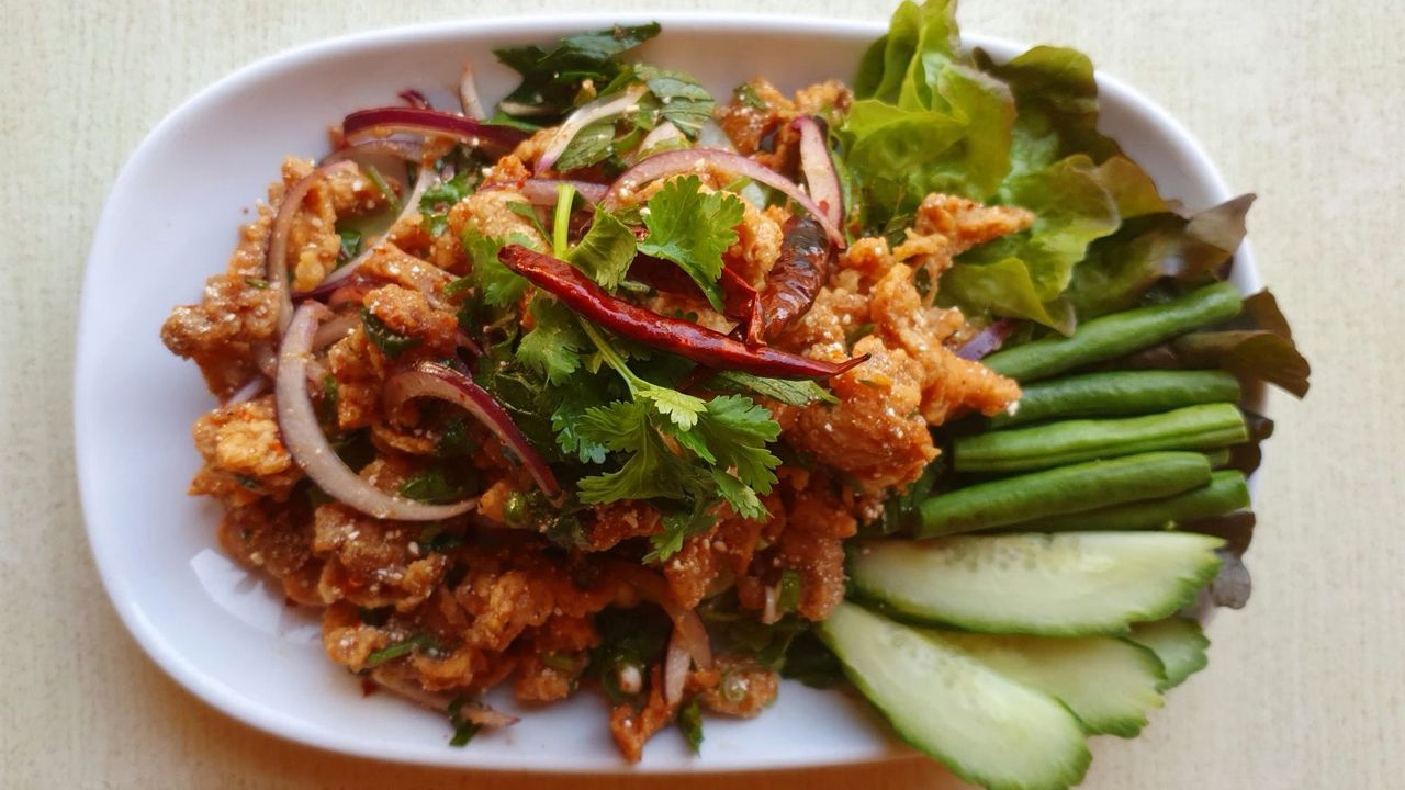 Crispy Chicken Salad (Yum Kai Zapp)