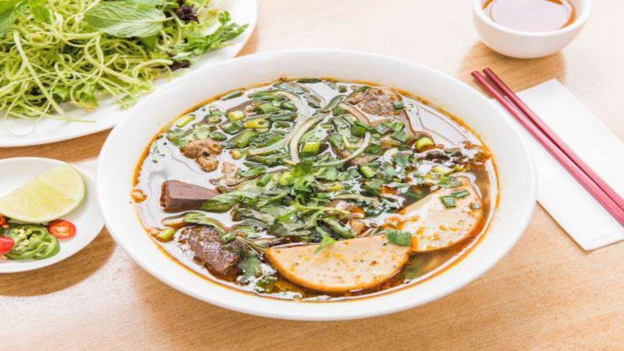 Spicy hue beef noodle soup