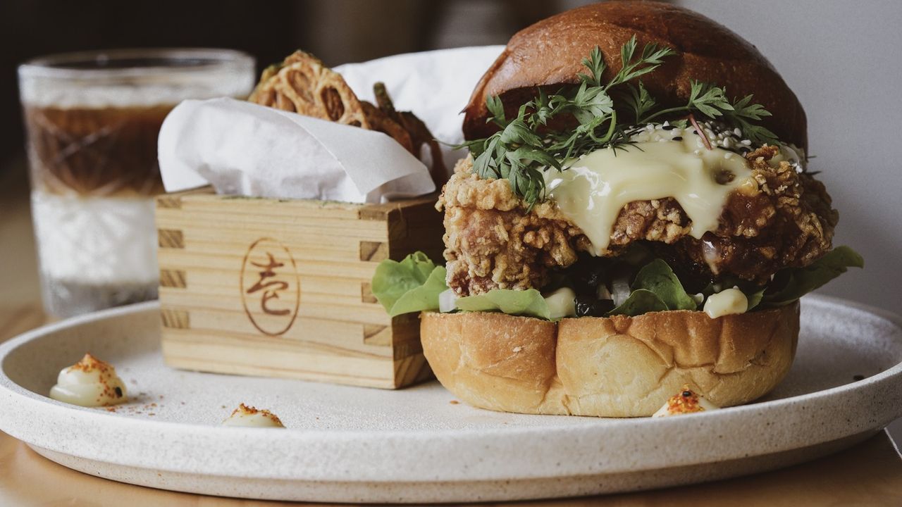 KARAAGE CHICKEN BURGER