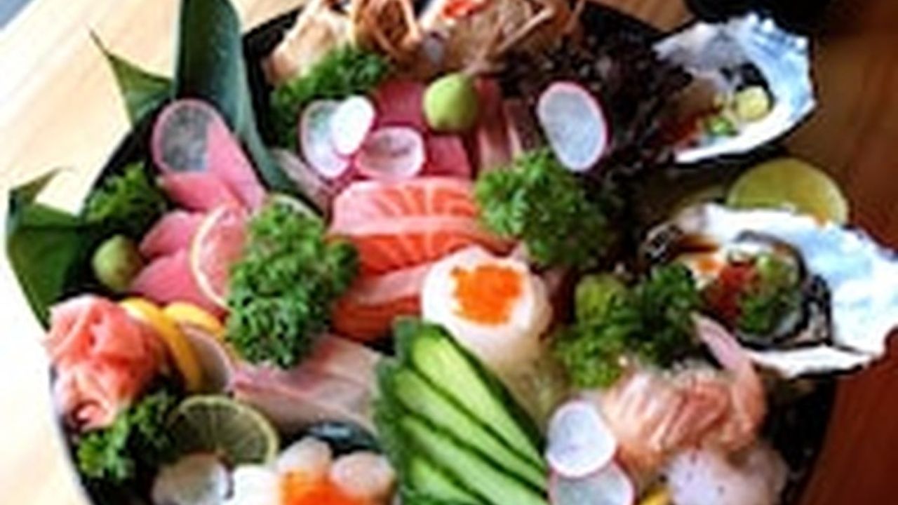 Deluxe Sashimi  (18pcs)