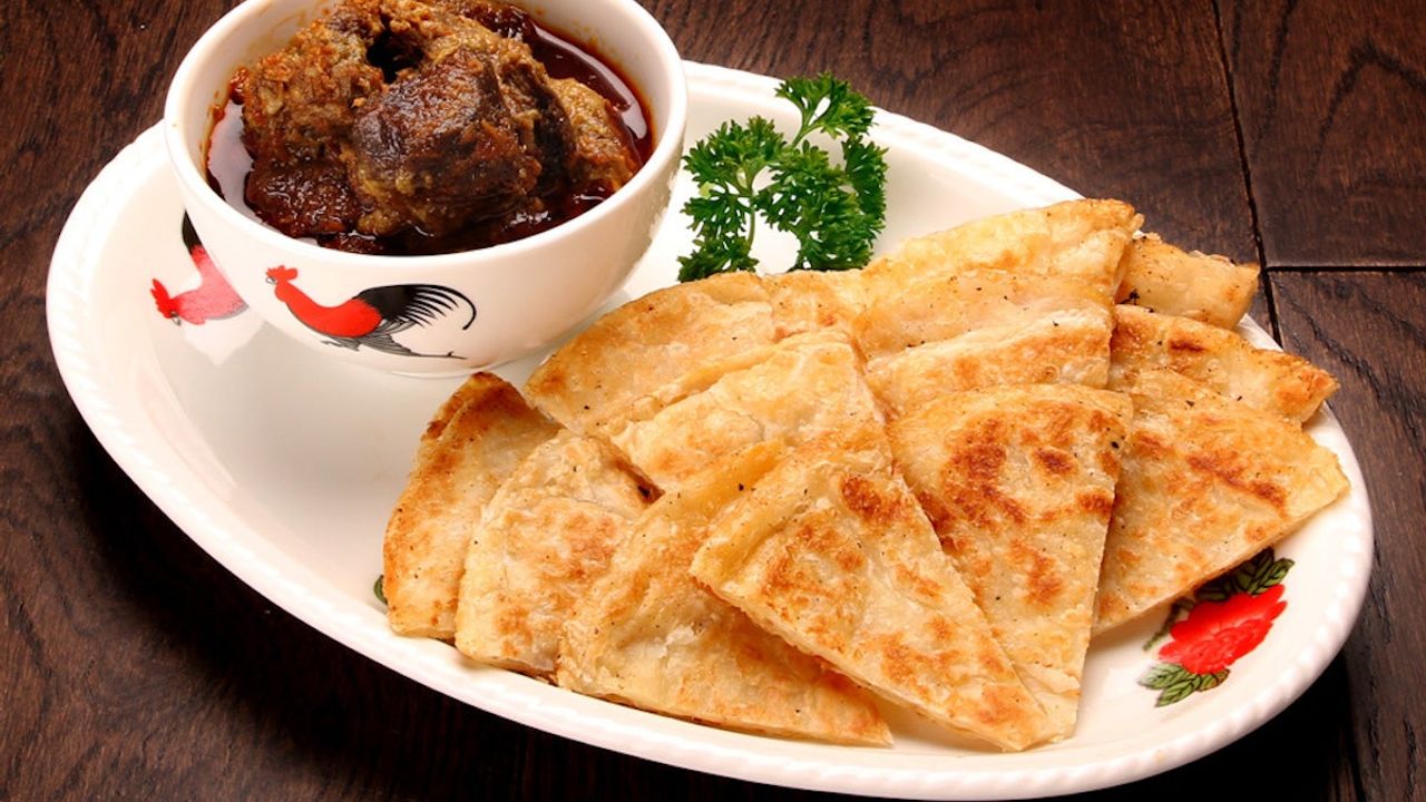 R10a Roti Chanai with Beef Curry