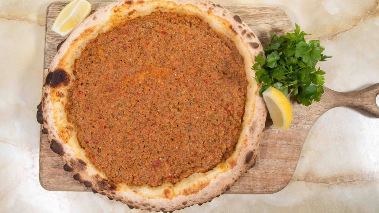 Lahmacun Pizza