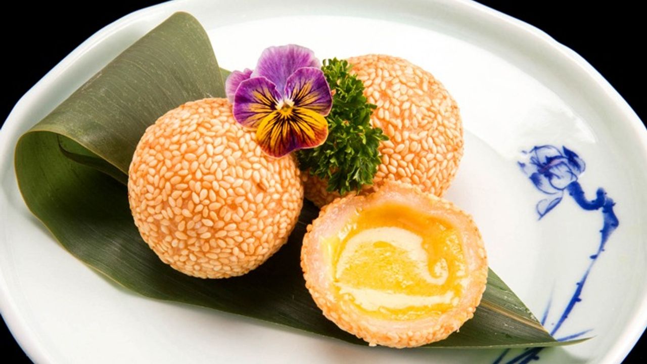 N03. Egg Yolk Custurd Sesame Ball (3pcs)