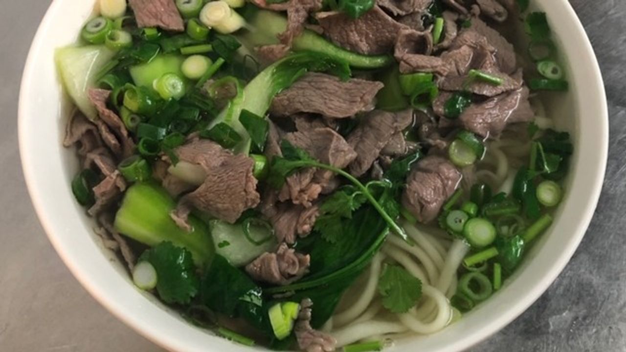 Beef soup with handmade noodles 牛汤面