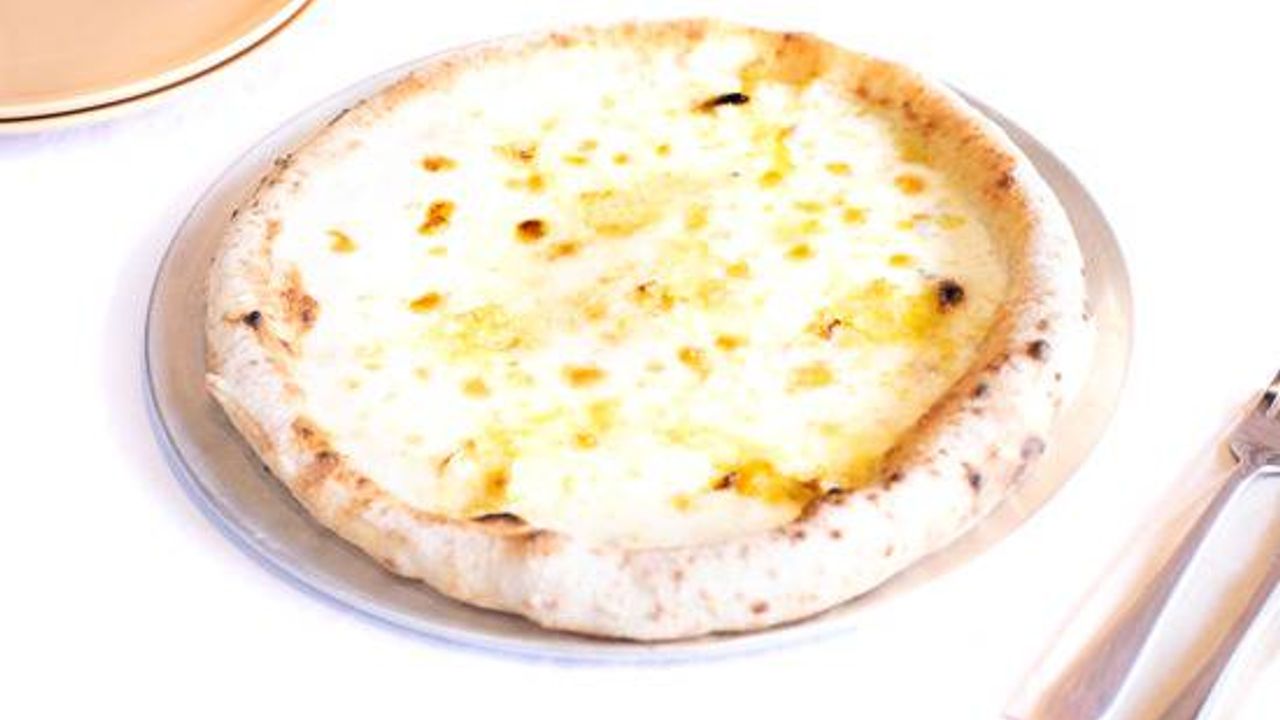Quattro Formaggi Pizza