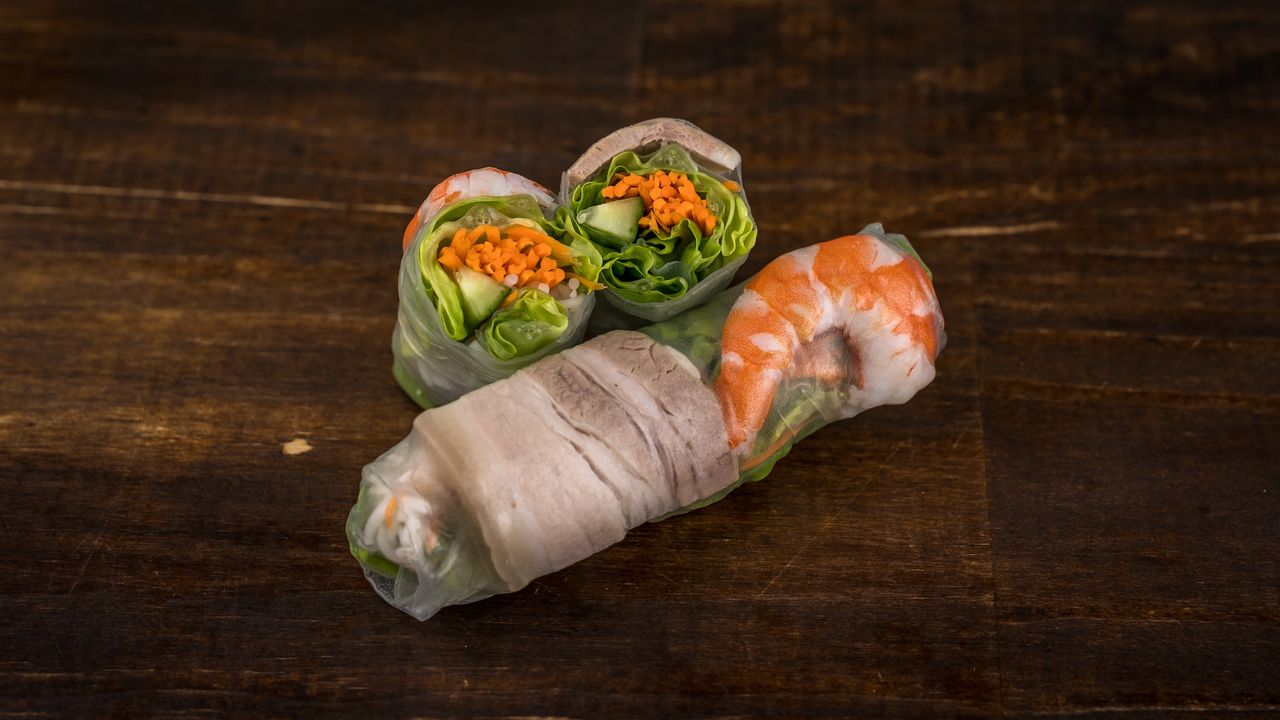 Steamed Prawns Rice Paper Rolls (Goi Cuon Tom)