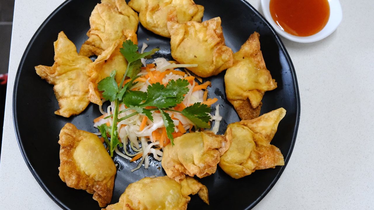 Pork and Prawn fried Wontons (8 Pieces)