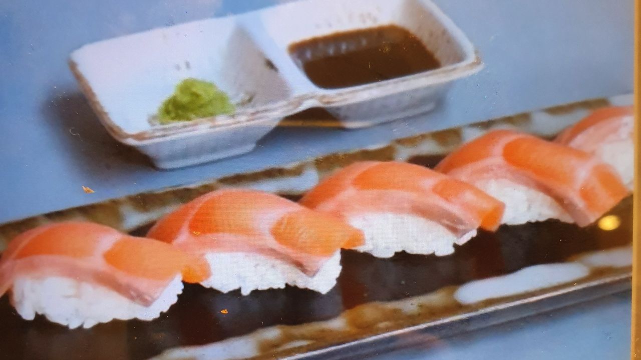 Salmon Nigiri (5 Pieces)