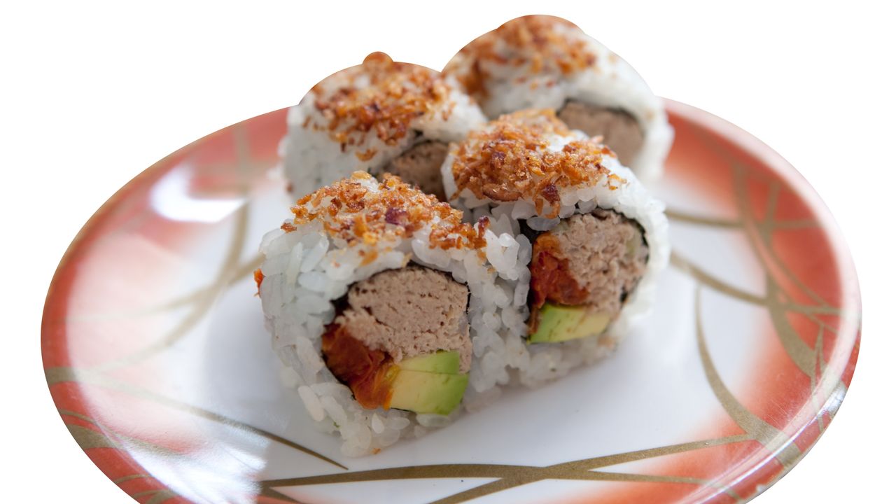 Semi Dried Tomato Cooked Tuna And Avocado Roll